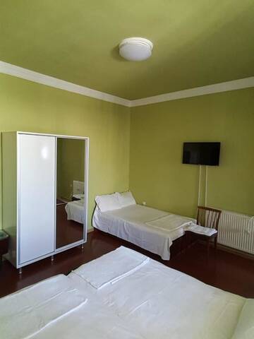 Фото номера Трехместный номер с ванной комнатой Гостевой дом Rudi Guest House г. Батуми 6