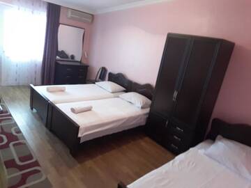 Фото номера Трехместный номер с видом на море Загородные дома Hotel Lika г. Батуми 5