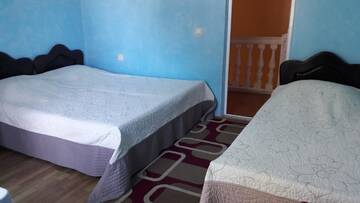 Фото номера Трехместный номер с видом на море Загородные дома Hotel Lika г. Батуми 9