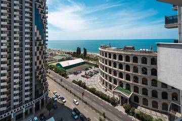 Фото номера Улучшенный двухместный номер с 1 кроватью Отель Orbi Sea Towers Hotel Official г. Батуми 7