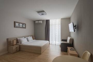 Фото номера Улучшенный двухместный номер с 1 кроватью Отель Orbi Sea Towers Hotel Official г. Батуми 10