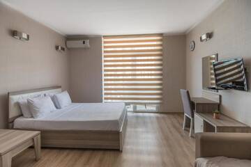Фото номера Улучшенный двухместный номер с 1 кроватью Отель Orbi Sea Towers Hotel Official г. Батуми 12