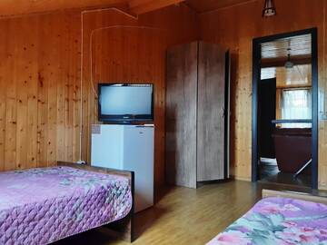 Фото номера Двухместный номер с 2 отдельными кроватями Гостевой дом Marita Guest House г. Батуми 5