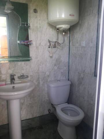 Фото номера Двухместный номер Делюкс с 1 кроватью и балконом Гостевой дом Guesthouse Achi г. Батуми 21