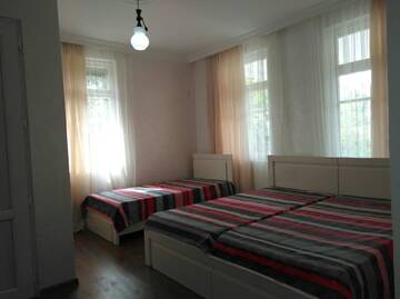 Фото номера Трехместный номер Гостевой дом Avto House г. Батуми 8