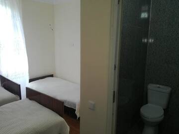 Фото номера Трехместный номер Гостевой дом Avto House г. Батуми 3