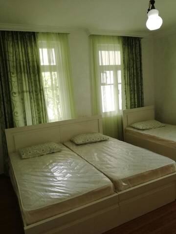 Фото номера Стандартный трехместный номер Гостевой дом Avto House г. Батуми 4