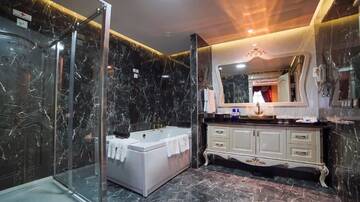 Фото номера Президентский люкс Отель Wyndham Batumi г. Батуми 3