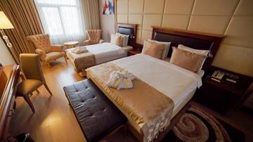 Фото номера Трехместный номер Делюкс Отель Wyndham Batumi г. Батуми 4