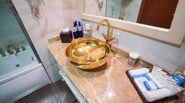 Фото номера Полулюкс Отель Wyndham Batumi г. Батуми 5
