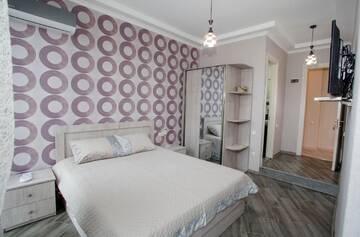 Фото номера Бюджетный двухместный номер с 1 кроватью Мини-отель 5 Rooms г. Батуми 3