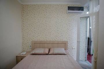 Фото номера Небольшой двухместный номер с 1 кроватью Мини-отель 5 Rooms г. Батуми 6