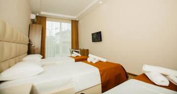 Фото номера Стандартный трехместный номер Отель City Hotel г. Батуми 6