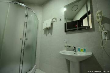 Фото номера Бюджетный двухместный номер с 1 кроватью Отель City Hotel г. Батуми 2