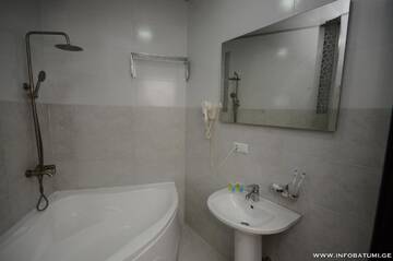 Фото номера Люкс с кроватью размера «king-size» Отель City Hotel г. Батуми 7