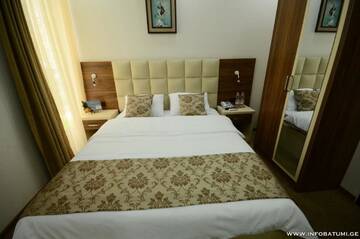 Фото номера Бюджетный двухместный номер с 1 кроватью Отель City Hotel г. Батуми 4