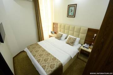 Фото номера Бюджетный двухместный номер с 1 кроватью Отель City Hotel г. Батуми 6