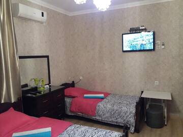 Фото номера Трехместный номер с собственной ванной комнатой Гостевой дом Guesthouse Next to beach г. Батуми 23