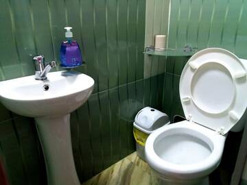 Фото номера Двухместный номер с 1 кроватью и собственной ванной комнатой Гостевой дом Guesthouse Next to beach г. Батуми 54