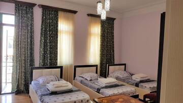 Фото номера Трехместный номер с ванной комнатой Гостевой дом Guest House Luka г. Батуми 3