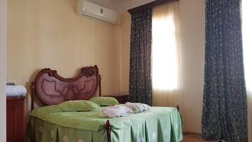 Фото номера Люкс с кроватью размера «king-size» и балконом Гостевой дом Guest House Luka г. Батуми 6