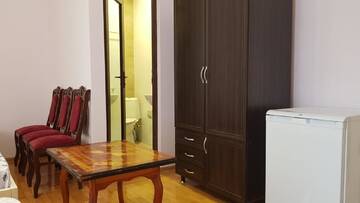 Фото номера Трехместный номер с ванной комнатой Гостевой дом Guest House Luka г. Батуми 5