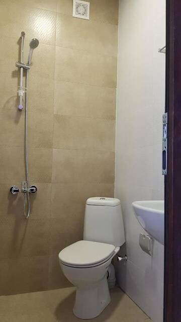 Фото номера Трехместный номер с ванной комнатой Гостевой дом Guest House Luka г. Батуми 6