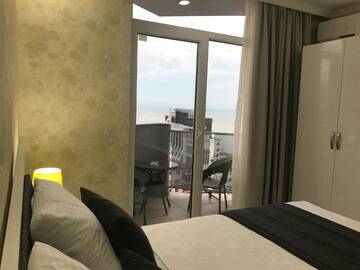 Фото номера Люкс, вид на море Апарт-отели Aparthotel Selfie г. Батуми 26