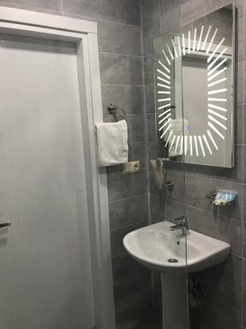 Фото номера Люкс, вид на море Апарт-отели Aparthotel Selfie г. Батуми 33