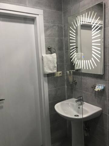 Фото номера Люкс, вид на море Апарт-отели Aparthotel Selfie г. Батуми 12