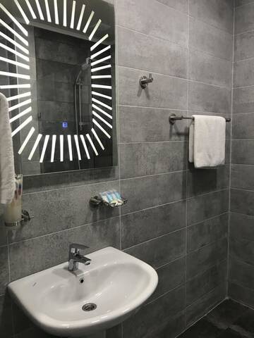 Фото номера Люкс, вид на море Апарт-отели Aparthotel Selfie г. Батуми 11