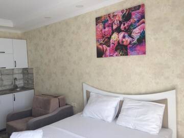 Фото номера Семейный номер с видом на море Апарт-отели Aparthotel Selfie г. Батуми 3