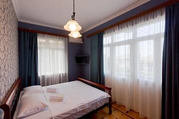 Фото номера Двухместный номер с 1 кроватью и балконом Отель Home #21 г. Батуми 6