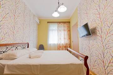 Фото номера Двухместный номер с 1 кроватью, вид на сад Отель Home #21 г. Батуми 3