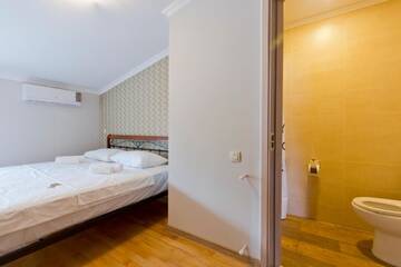 Фото номера Двухместный номер с 1 кроватью, вид на сад Отель Home #21 г. Батуми 2
