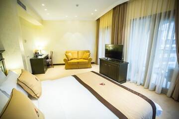 Фото номера Улучшенный двухместный номер с 1 кроватью Отель Colosseum Marina Hotel г. Батуми 12