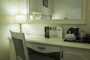 Фото номера Улучшенный двухместный номер с 1 кроватью Отель Colosseum Marina Hotel г. Батуми 14