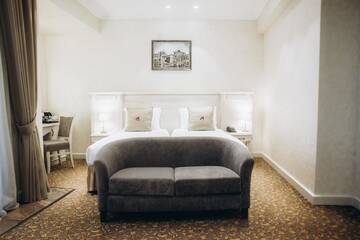 Фото номера Улучшенный двухместный номер с 2 отдельными кроватями Отель Colosseum Marina Hotel г. Батуми 2
