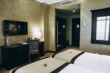 Фото номера Стандартный двухместный номер с 2 отдельными кроватями Отель Colosseum Marina Hotel г. Батуми 3