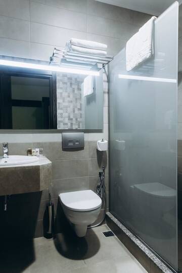 Фото номера Стандартный двухместный номер с 2 отдельными кроватями Отель Colosseum Marina Hotel г. Батуми 4