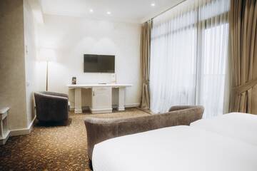 Фото номера Улучшенный двухместный номер с 2 отдельными кроватями Отель Colosseum Marina Hotel г. Батуми 3