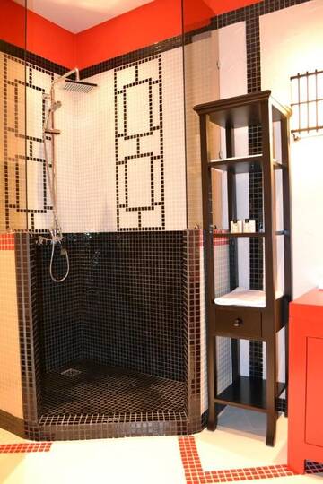 Фото номера Двухместный номер Делюкс с 1 кроватью Отель Piazza Boutique Hotel г. Батуми 7