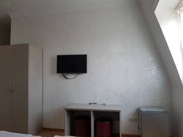 Фото номера Двухместный номер с 1 кроватью Отели типа «постель и завтрак» Roof Inn г. Батуми 4