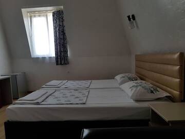 Фото номера Двухместный номер с 1 кроватью Отели типа «постель и завтрак» Roof Inn г. Батуми 2