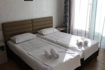 Фото номера Двухместный номер с 1 кроватью Отели типа «постель и завтрак» Roof Inn г. Батуми 2