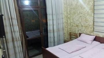 Фото номера Двухместный номер с 2 отдельными кроватями и балконом Отель Hotel Temo in Batumi г. Батуми 4
