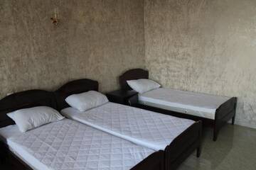Фото номера Трехместный номер Делюкс с видом на море Отель Hotel Temo in Batumi г. Батуми 2