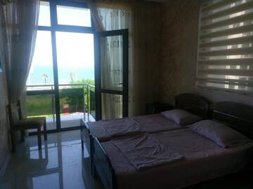 Фото номера Трехместный номер Делюкс с видом на море Отель Hotel Temo in Batumi г. Батуми 3