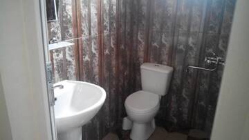Фото номера Cемейный номер с собственной ванной комнатой Гостевой дом Guest House Batumi г. Батуми 5