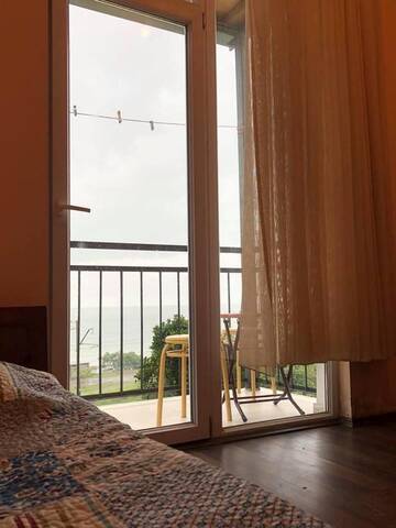 Фото номера Трехместный номер Делюкс с видом на море Гостевой дом Ekaterine Guest House г. Батуми 10